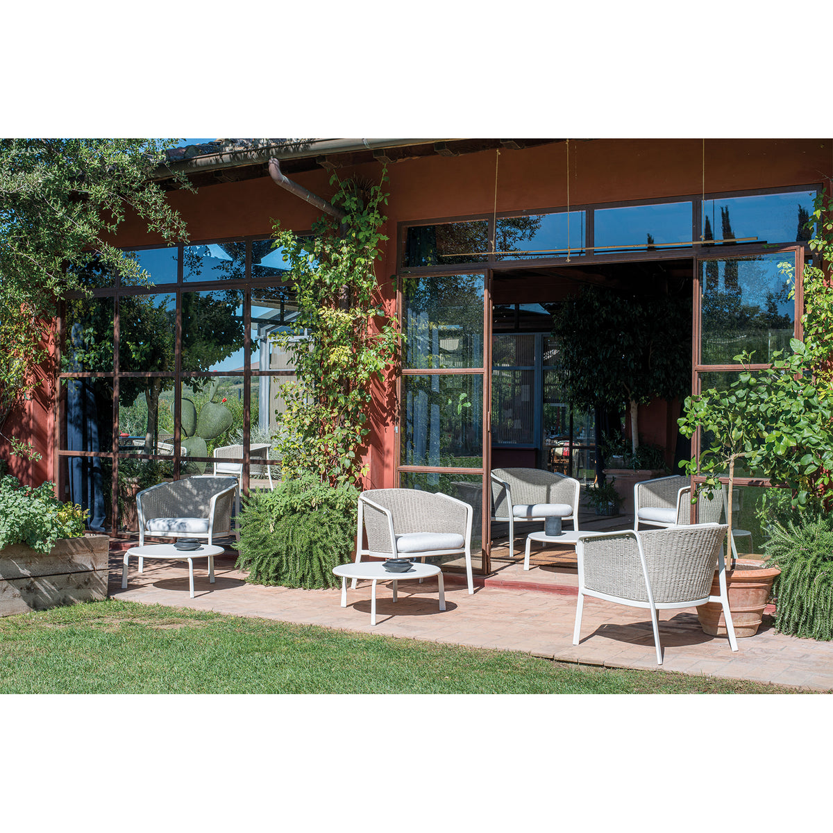 CAROUSEL LOUNGE CHAIR