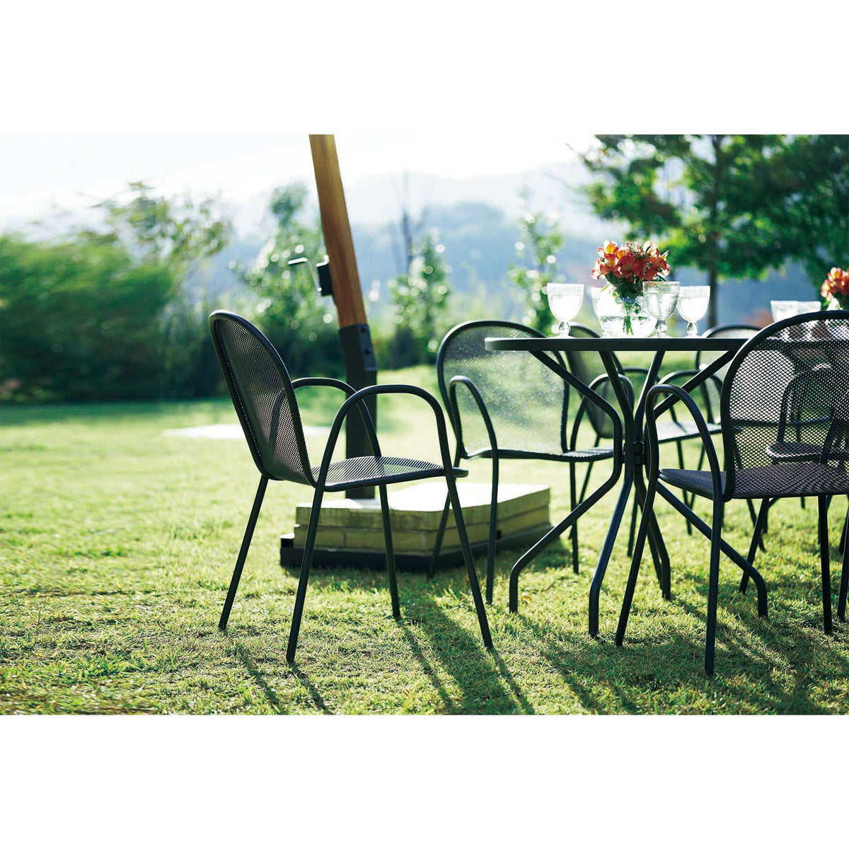 CAMBI ROUND TABLE M