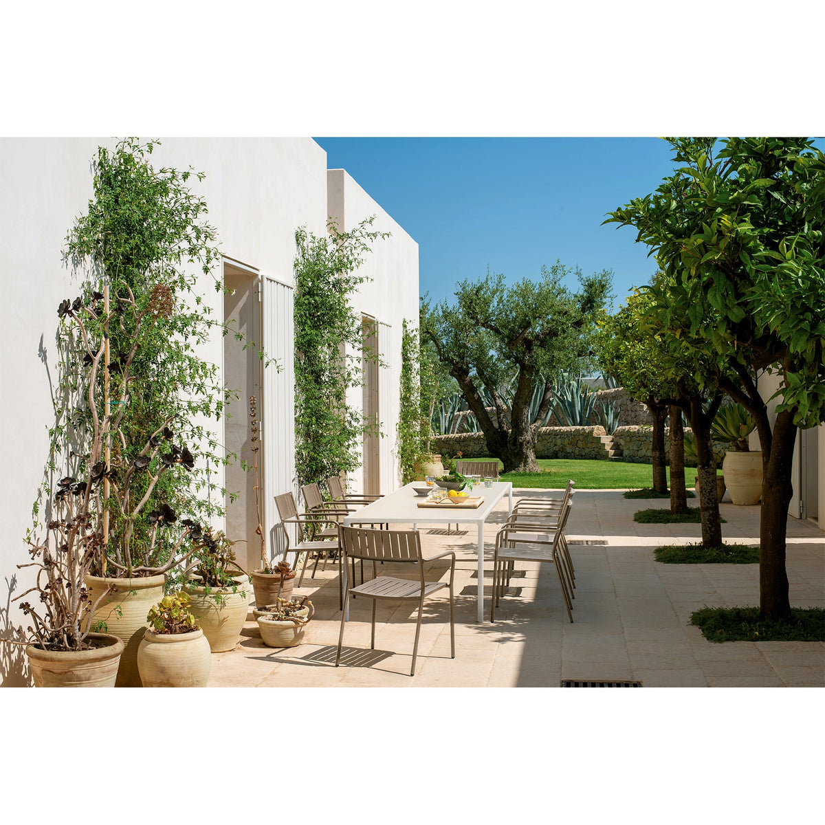 TERRAMARE DINING TABLE
