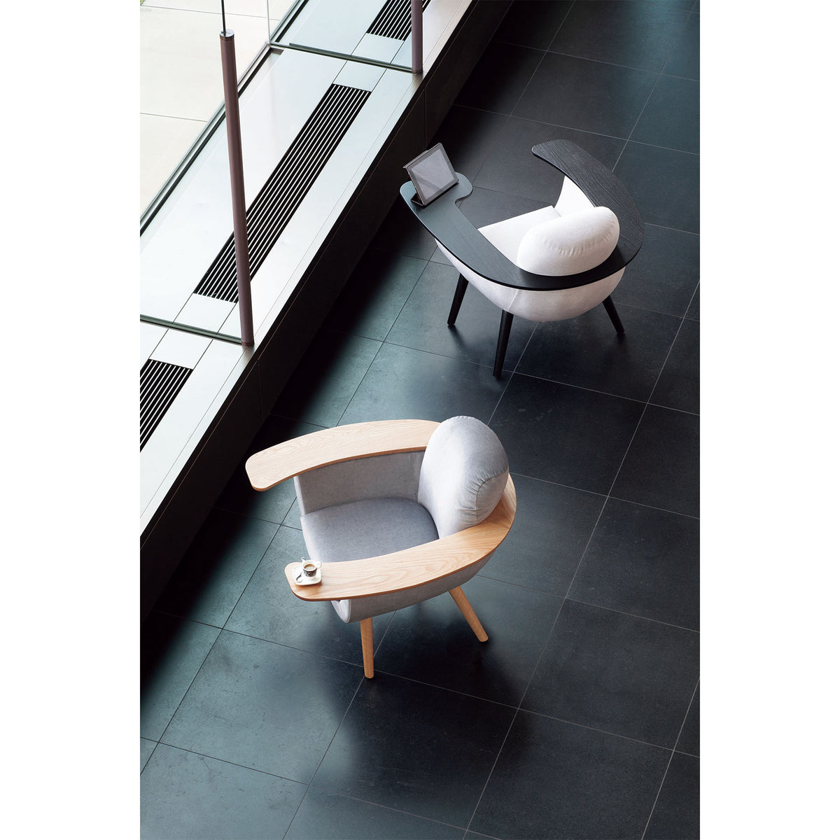 ARMDESK LOUNGE CHAIR-CURVE