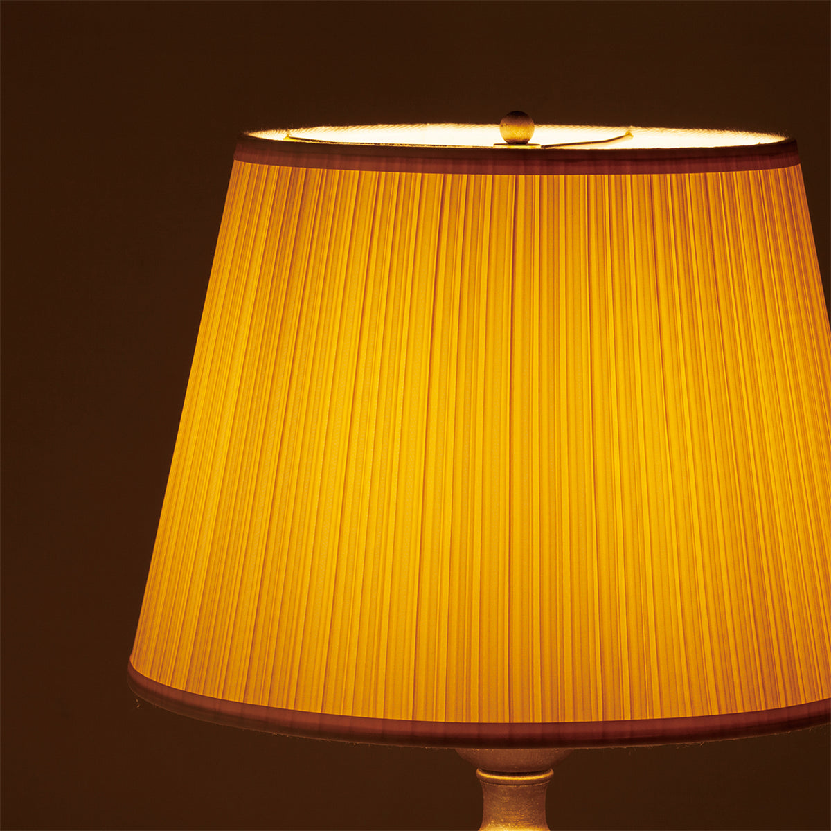 CHAMPAGNE FLOOR LAMP-PLEATS SHADE