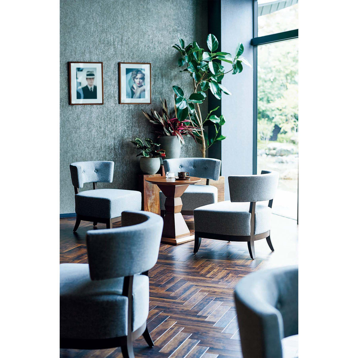 CORNE LOUNGE CHAIR