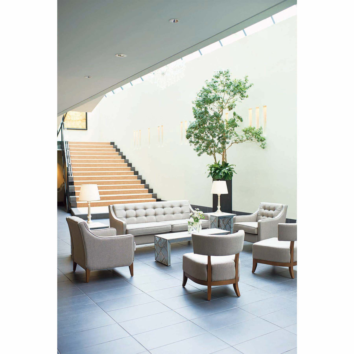 CORNE LOUNGE CHAIR