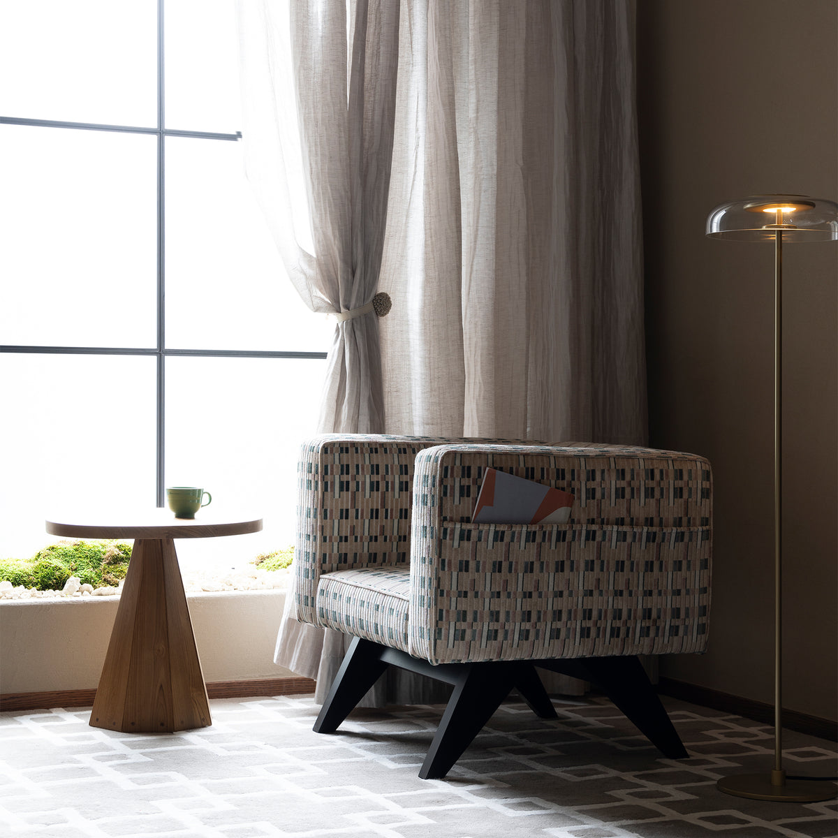 DICE LOUNGE CHAIR