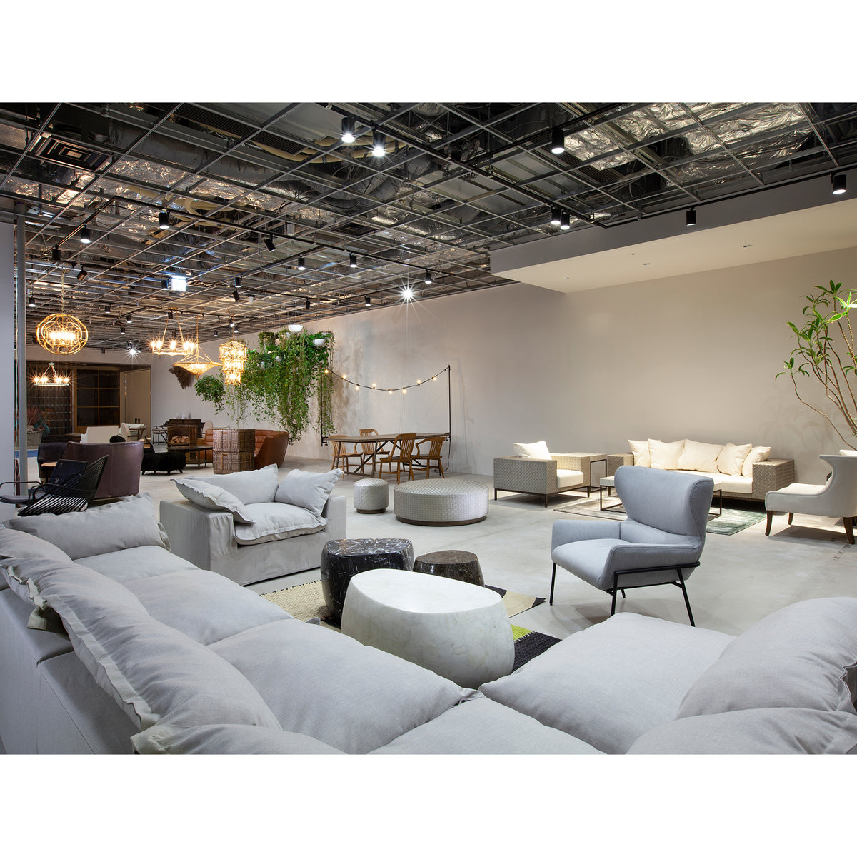 DOWNEY ARMLESS SOFA