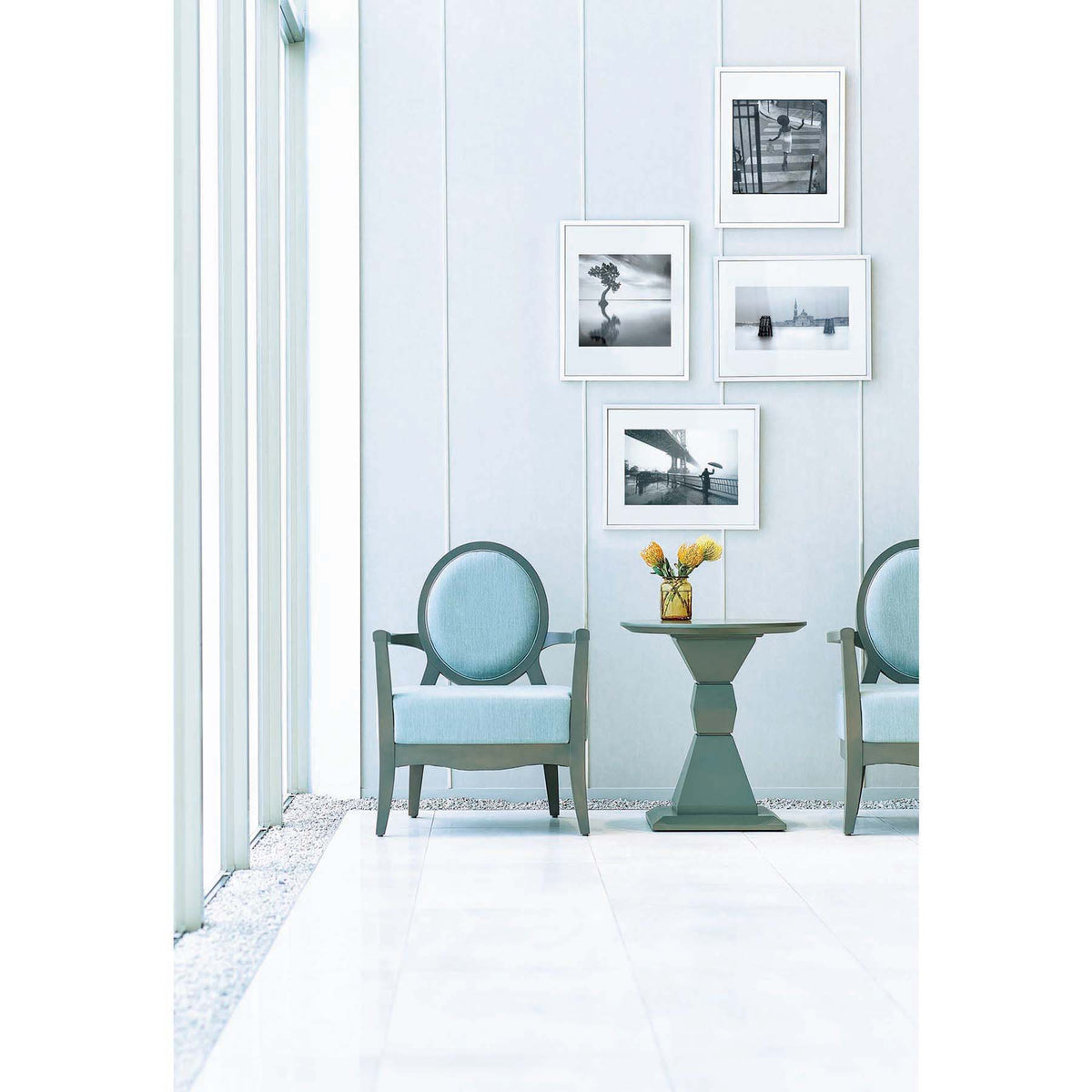 MEDAILLE LOUNGE CHAIR