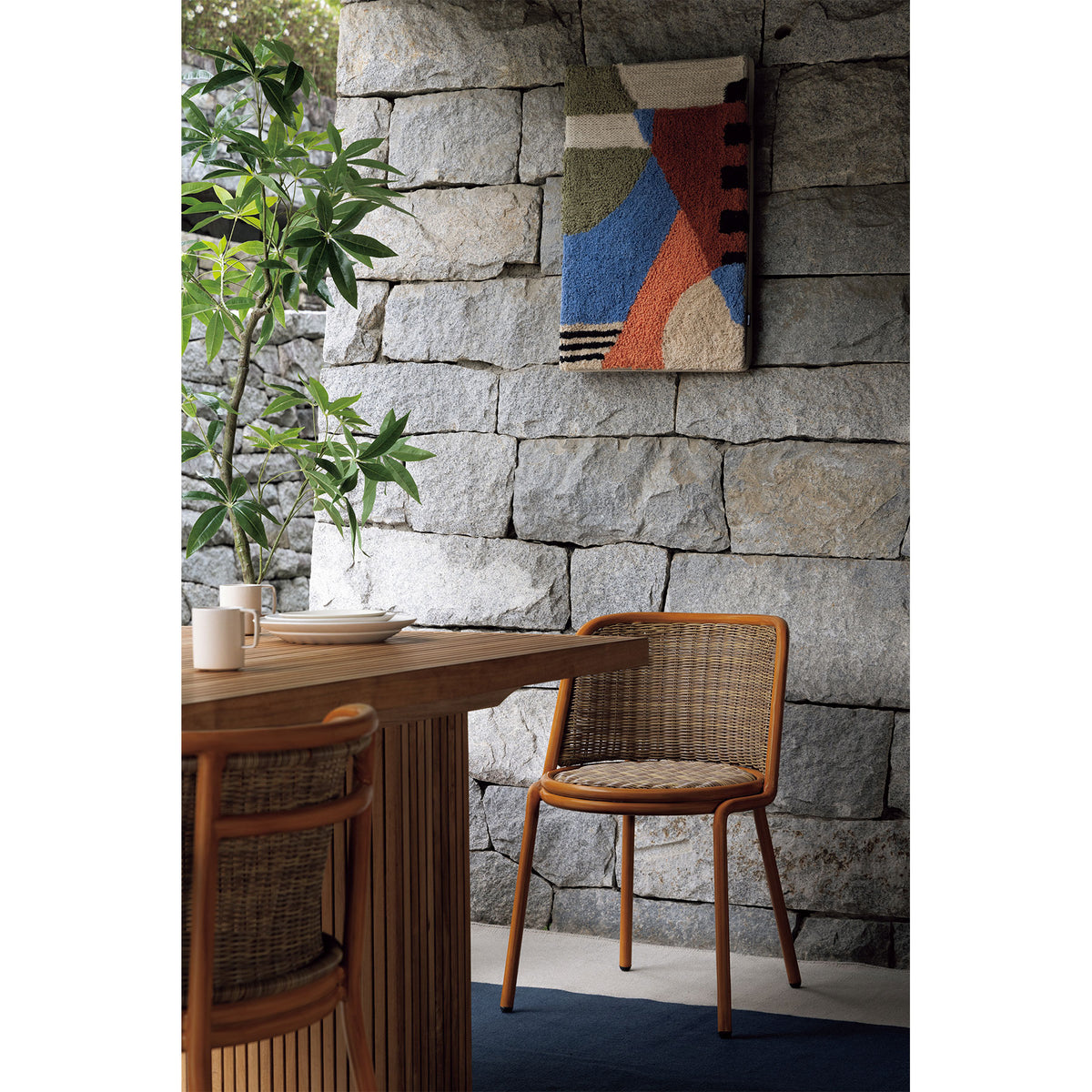LINER DINING TABLE