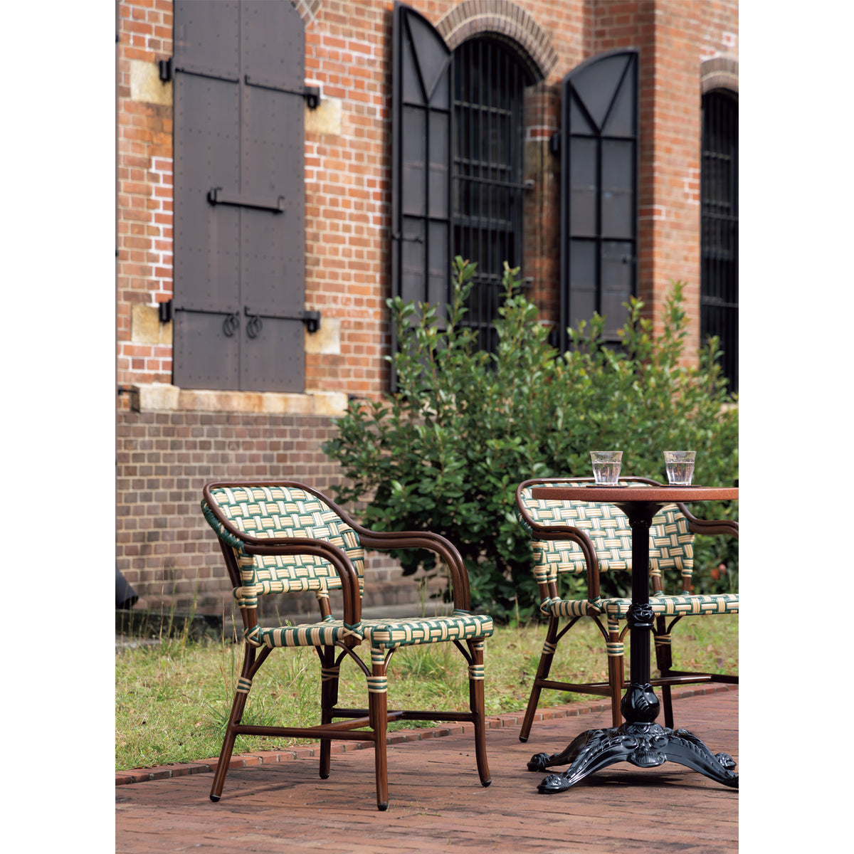 PIQUE ARM CHAIR