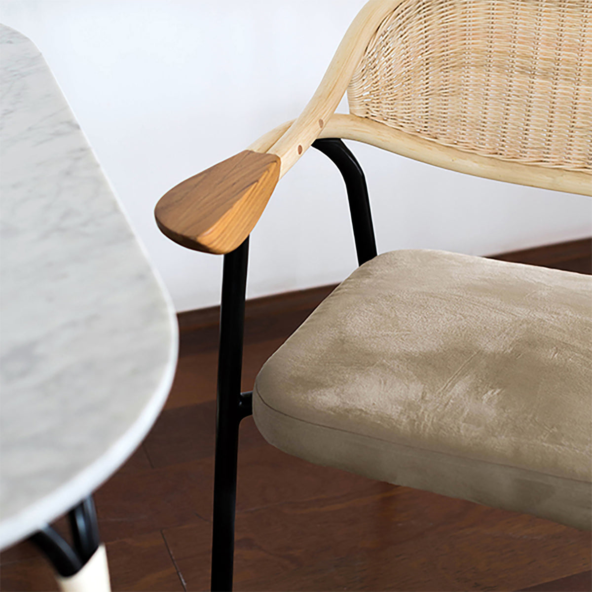 SADHA LOUNGE CHAIR