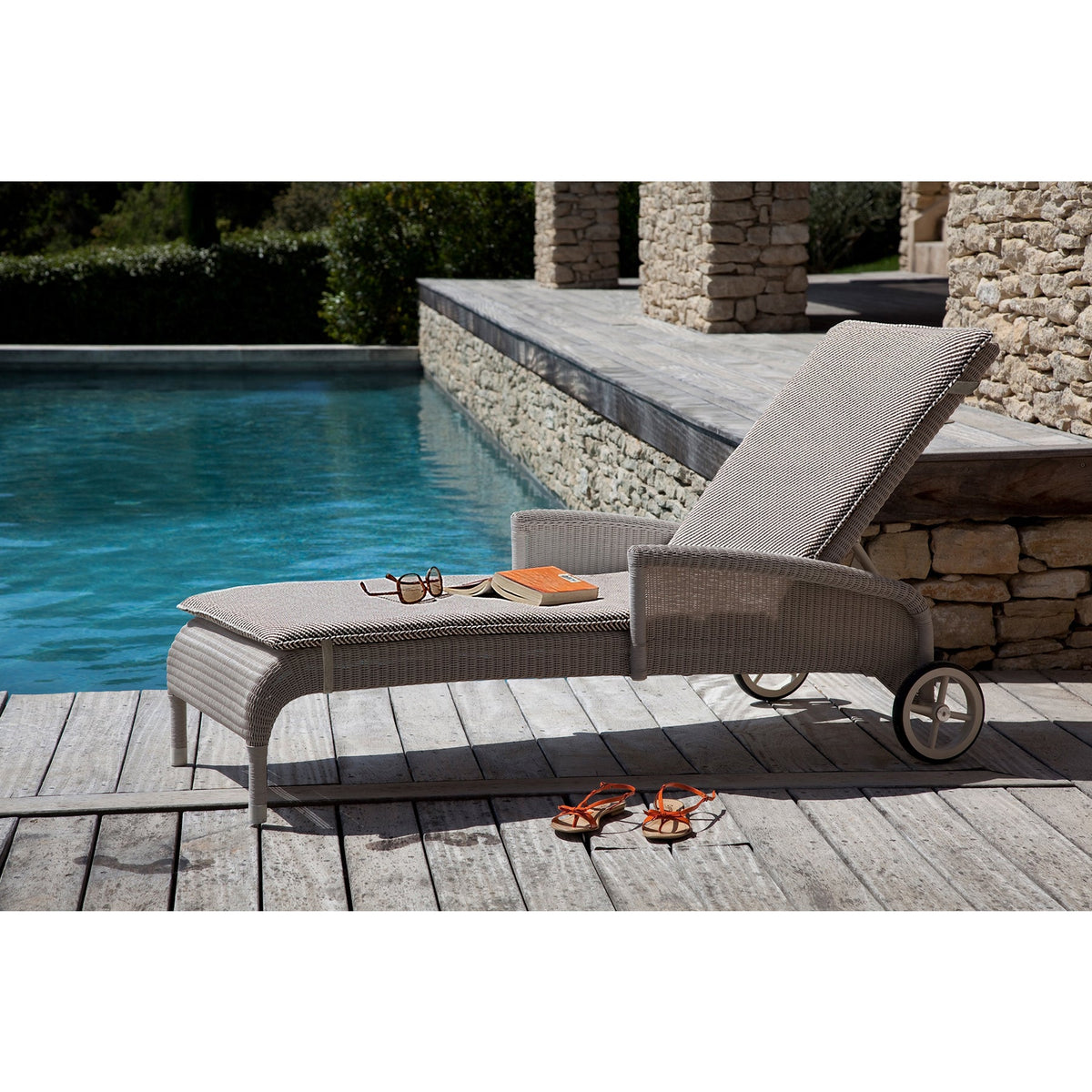 SAFI SUNLOUNGER WITH ARMS