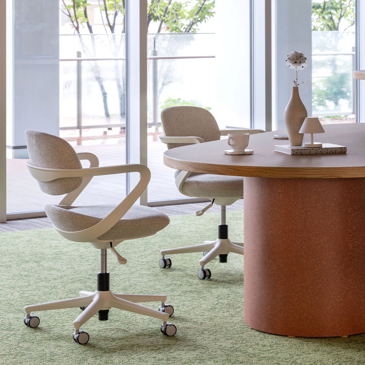 ARISTA CASTER CHAIR