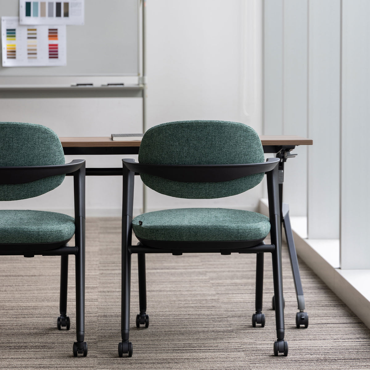 ARISTA MEETING CHAIR