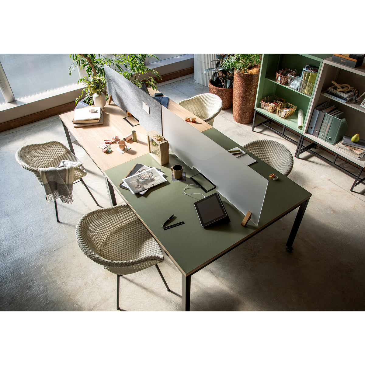FW HUDDLE CASTER DESK LEG-STEEL