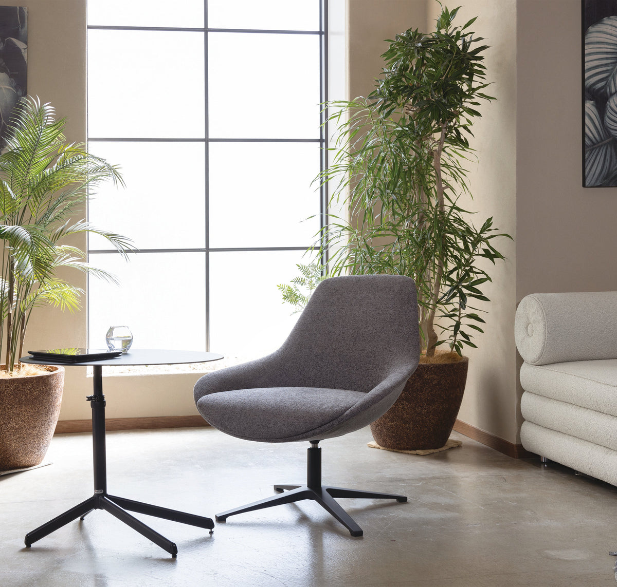 LILIE SWIVEL CHAIR