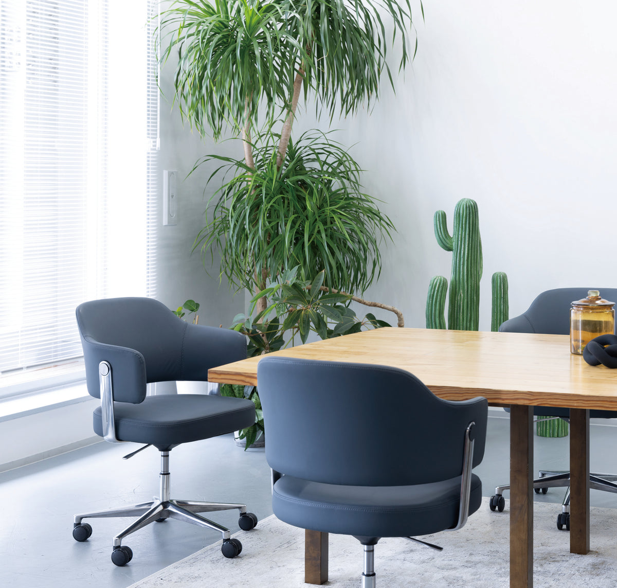 NOG CASTER CHAIR